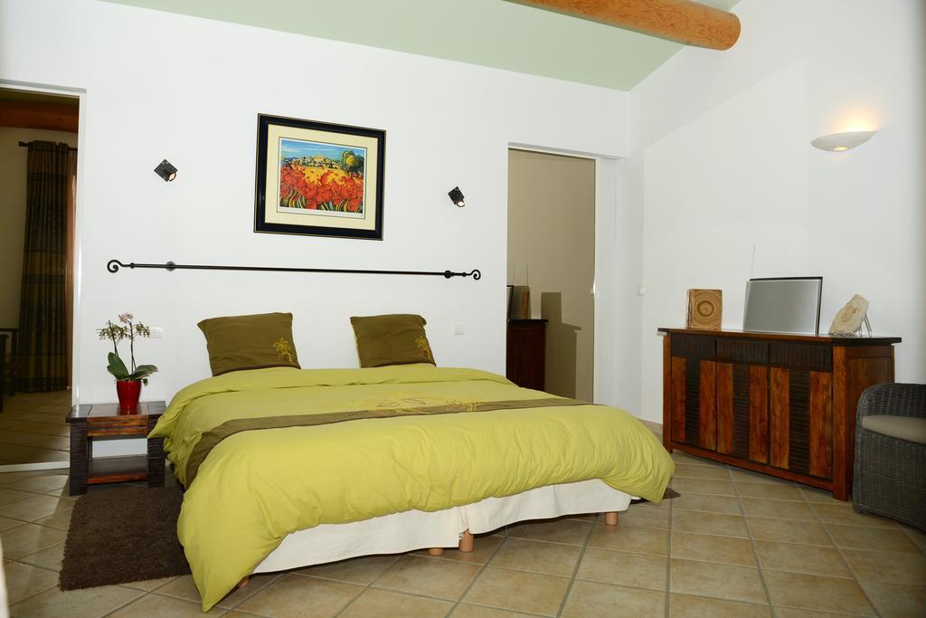 Bed and Breakfast Mas De Carabelle La Roque-Alric Pokoj fotografie