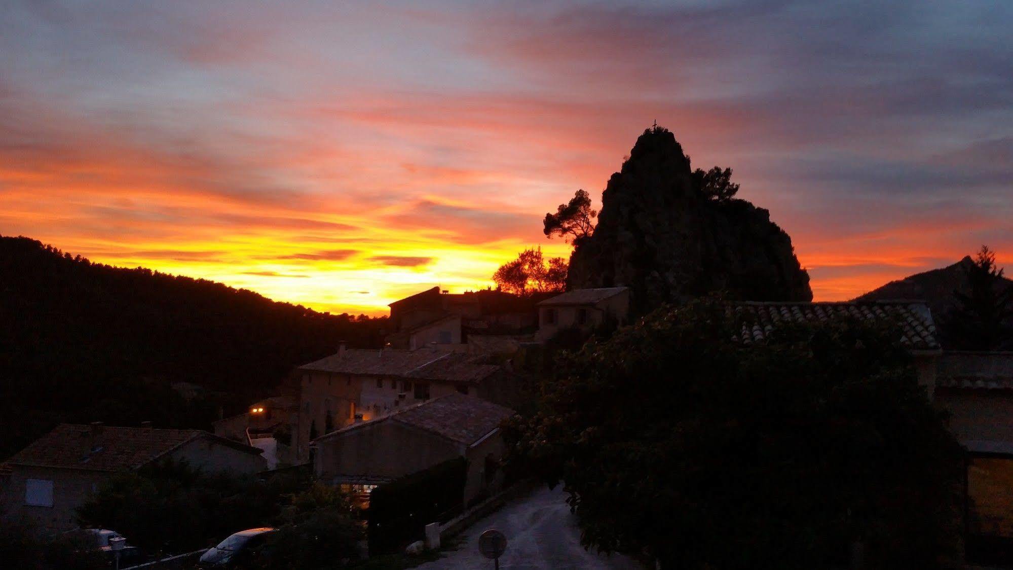 Bed and Breakfast Mas De Carabelle La Roque-Alric Exteriér fotografie