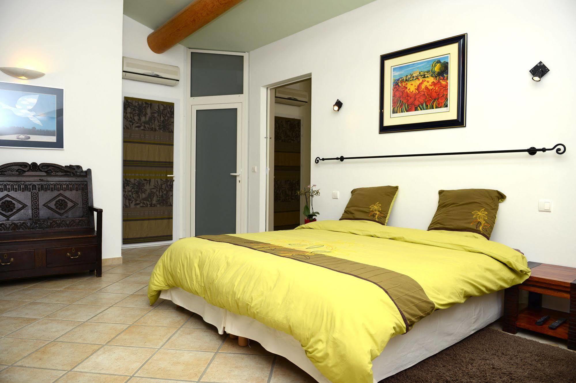 Bed and Breakfast Mas De Carabelle La Roque-Alric Exteriér fotografie